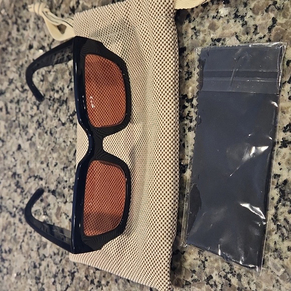 Sunglasses - Picture 4 of 5